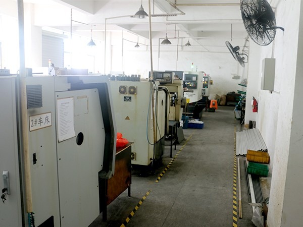 長鴻精密工廠風采